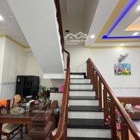 Nhà Trệt- Lầu Mới 90%. Hẻm Nhựa 4M Thông. Diện Tích: 61M2. Gồm 2 Pn- 2 Vệ Sinh Gần Bv Tp. Dĩ An. Giá: 3.4 Tỷ Tl
