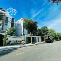 Cần Bán 2 Lô Xây Biệt Thự Sân Vườn Đường 250M2, Giáp Fpt Hoà Hải, 4,4 Tỷ . Liên Hệ: 0942994040