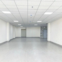 Cho Thuê Văn Phòng Quận Phú Nhuận. Diện Tích Sàn 150M2, Văn Phòng Có Ban Công, Sát Bên Sân Bay Tsn