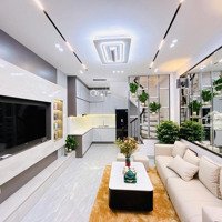 Trần Thái Tông - Cầu Giấy - Full Nội Thất Siêu Đẹp - Nhà 5 Tầng - Đất Nở Hậu