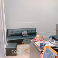 Nhà Ngộp Sát Mặt Tiền Nguyễn Đình Chính