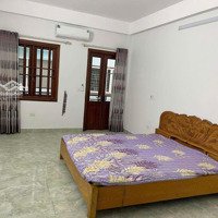 Ngọc Thụy, Gần Trường Pháp - Nguyên Căn 44M2 5 Tầng - Gara - Đủ Đồ -11 Tr