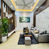 Bán Nhàhẽm Xe Hơiđường Lê Thị Riêng, Bến Thành, Q1, Ngay Chợ Bến Thành,Diện Tích31,6M2, Giá Bán 3Tỷ090, Sổ Riêng