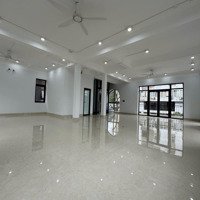 Nhà Mặt Phố Ngọc Lâm,Diện Tích160M2, 2 Tầng, Mặt Tiền 5M, Thông Sàn Nở Hậu, Nhà Mới Tiện Nghi, Thang Máy