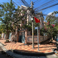 Bán Gấp Biệt Thự Góc 2 Mặt Tiền Khu Vip, Q.7 Giá Giảm Sâu 45%