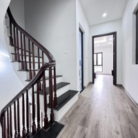 Cần Bán Gấp Nhà Ngay Học Viện Tài Chính - Mới Xây - 40M2 5 Tầng 5 Ngủ - 6,7 Tỷ