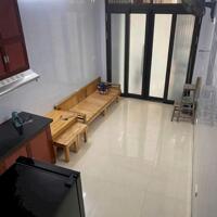 Cho thuê nhà ngõ Lương Sử, Đống Đa 3 tầng, 2 ngủ, 10 Triệu