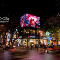 Cho Thuê Nhà Mặt Tiền Tại: Phố Đi Bộ Nguyễn Huệ Quận 1. Dtsd: 150M2 Giá Chỉ: 120 Triệu/Th