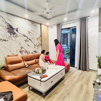 Bán Nhà Trần Thái Tông, Ngay Đối Diện Công Viên Cầu Giấy, Ô Tô Đỗ Cửa 40M2 X 5 Tầng, Giá Bán 11,6 Tỷ