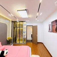 SIÊU HIẾM! Nhà Cầu Giấy 33m2-5T ,Gần Trung Tâm Thương Mại,Ga Đường Sắt