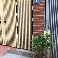 Chính Chủ Cho Thuê Nhà 3 Tầng Phố Hoa Bằng, Yên Hòa, Cầu Giấy, Hn. Liên Hệ: 0913038271