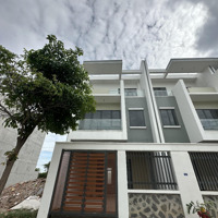 Bán Nhà Phố 1 Trệt 2 Lầu 5X20 Bà Rịa City Gate Mặt Tiền Ql51, Giá Bán 4Tỷ Đã Có Sổ. Liên Hệ: 0775707172 Yến