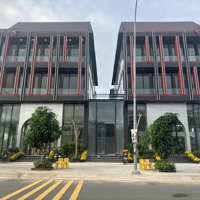 Cho Thuê Toà Văn Phòng Khu Tthc Thủ Đức,Dt 20X20M, Trệt+3 Tầng Sàn Trống Giá 300 Triệu/Th. Liên Hệ:0979162123