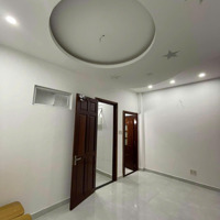 Nhà 3 Tầng Mặt Tiền Quận 2 Đường Lớn Rộng Rãi, Thuận Lợi Để Ở Và Kinh Doanh. Xe Hơi Vào Tận Nhà