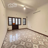 Oto, Thang Máy Chỉ 11.39 Tỷ. Lạc Long Quân Cầu Giấy. Ngõ Thông Thoáng Cực Đẹp Tầm Tiền.diện Tích48M2X5T.