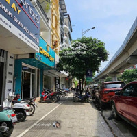 Bán Nhà Mặt Phố Hào Nam, Đống Đa, Lô Góc, Ví Trí Đắc Địa,Diện Tích73M, Cơ Hội Hiến Có Chỉ 32 Tỷ