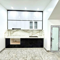 Đường Láng, Đống Đa.diện Tích52M2 X 4 Tầng,Mặt Tiền3,9M, Giá Bán 13,5 Tỷ. Ô Tô Đỗ Cửa, Mặt Ngõ Kinh Doanh.