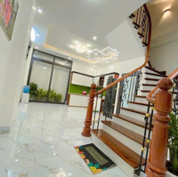 Bán Nhà Phố Đại La, 45M2, Gần Phố, Full Nội Thất Giá Chỉ Hơn 7 Tỷ