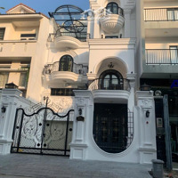 Bán Nhanh Nhà Hầm 3 Tầng View Landmark 81 Đường Trần Não, P Bình An, Quận 2 Dt: 8.5X20M. Giá Bán 32 Tỷ