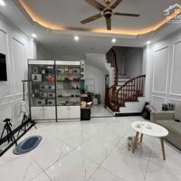 bán nhà hàng xóm phố vương thừa vũ,thanh xuân,7 đồng hơn 4 ngủ 30m2 rộng 4m