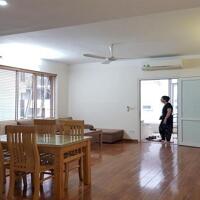 Cho thuê căn hộ 1 phòng ngủ rộng tới 65m2, giá rẻ tại Xuân Diệu, Tây Hồ