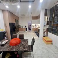 Căn Gốc 4 Tầng Mặt Tiền 90m2 Gần Hoàng Diệu 2, Linh Trung, Thủ Đức