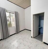 Cho thuê nhà mặt tiền kinh doanh trên đường Lạc Long Quân, Nha Trang.