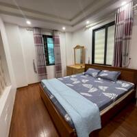 Cho thuê nhà Văn Cao full đồ, 4 ngủ khép kín, DT: 70m2.