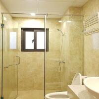 Cho thuê căn hộ 3 phòng ngủ rộng tới 150m2 tại An Dương Vương, Tây Hồ, đủ đồ đẹp, thoáng sáng