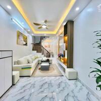 NHÀ ĐẸP, 35m2, 5 TẦNG, CỰC GẦN Ô TÔ, 5,4 TỶ- GIÁ TỐT NHẤT LĨNH NAM