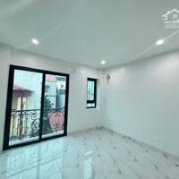 Bán nhà Thạch Bàn,Long Biên 5 tàng,36m gần oto tránh nhỉnh 5 tỷ