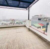 Cho thuê tòa nhà Nguyễn Xiển 8 tầng 1 hầm 125m2 MT 9m thông sàn, thang máy, PCCC đầy đủ, ô tô vào