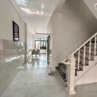 cần bán căn nhà 3,5 tầng, có thang máy, gần đường số 7, HÀ QUANG 2. ( Có Thang máy )