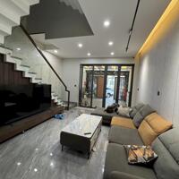 Nhà MT đường 8m, 3 tầng, Lê Văn Thịnh, khu phân lô,100m2, ngang 5m, 10,5ty