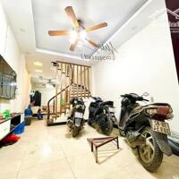 Cho thuê nhà nguyên căn Hoàng Hoa Thám | 40m² | 5 tầng | 4PN | 12 triệu/tháng