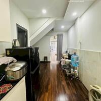Nhà Hẻm Ôtô Cách Mạng Tháng 8 Phường 12 Quận 10.
