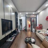 Văn Cao, ngõ nông, cách ô tô 10m, quận Ba đình, 30m2, 5 tầng, nhỉnh 7 tỷ