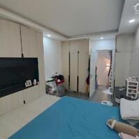 Văn Cao, ngõ nông, cách ô tô 10m, quận Ba đình, 30m2, 5 tầng, nhỉnh 7 tỷ