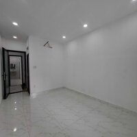 BÁN NHÀ BÁN NHÀ CMT8 HẺM KIA MORNING THÔNG CMT8 - DIỆN TÍCH 40M2 THỰC TẾ ĐANG SỬ DỤNG 44M2 - NHÀ 3 TẦNG MỚI VÀO Ở NGAY - 7.2 TỶ