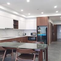 Cho thuê căn hộ 3 phòng ngủ rộng tới 140m2 tại Nghi Tàm, Tây Hồ, đủ đồ mới đẹp, hiện đại, ban công to