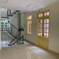 20.5 Tỷ- Mặt Phố Ô Chợ Dừa- Đống Đa- 36m2^ 5 Tầng ^MT 4.5m^ Vỉa Hè 8m