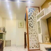 Cho thuê nhà ngõ ô tô tránh Phô Đại Từ 5 tầng, 35m2, 3 ngủ, 3 vệ sinh, 10.5tr ở hộ gia đình