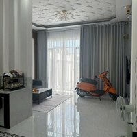Bán nhà có sân đậu ô tô khu dân cư sau Đền thờ Phạm Hùng