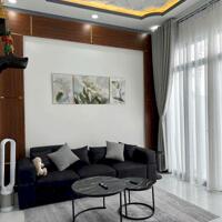 Bán nhà có sân đậu ô tô khu dân cư sau Đền thờ Phạm Hùng