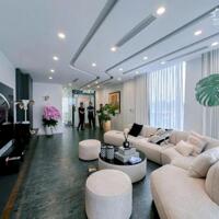 Siêu Phẩm phố Đội Cấn 55m2, 8T thang máy mặt tiền 5.5m view trọn Hồ hiếm quận Ba Đình
