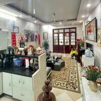 Hiếm. Bán nhà Kim Giang, Thanh Xuân. 54m2 x 5 Tầng. MT 5.5m. NGÕ THÔNG. Ô TÔ. KD. 9 TỶ 9