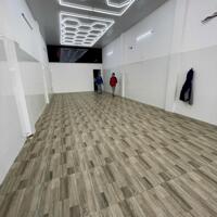 Cho thuê mặt bằng trống suốt rộng 100m2 mới đẹp MT 15m Bùi Tá Hán, Ngũ Hành Sơn, sầm uất