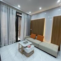 BÁN GẤP NHÀ PHỐ TẢN ĐÀ VÀI BƯỚC RA CHỢ , 10M RA ĐƯỜNG Ô TÔ . NGÕ THÔNG