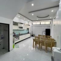 Cho thuê nhà phố Văn Cao, DT: 70m2, 5 ngủ khép kín.