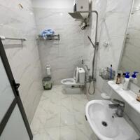 Cho thuê nhà phố Văn Cao, DT: 70m2, 5 ngủ khép kín.
